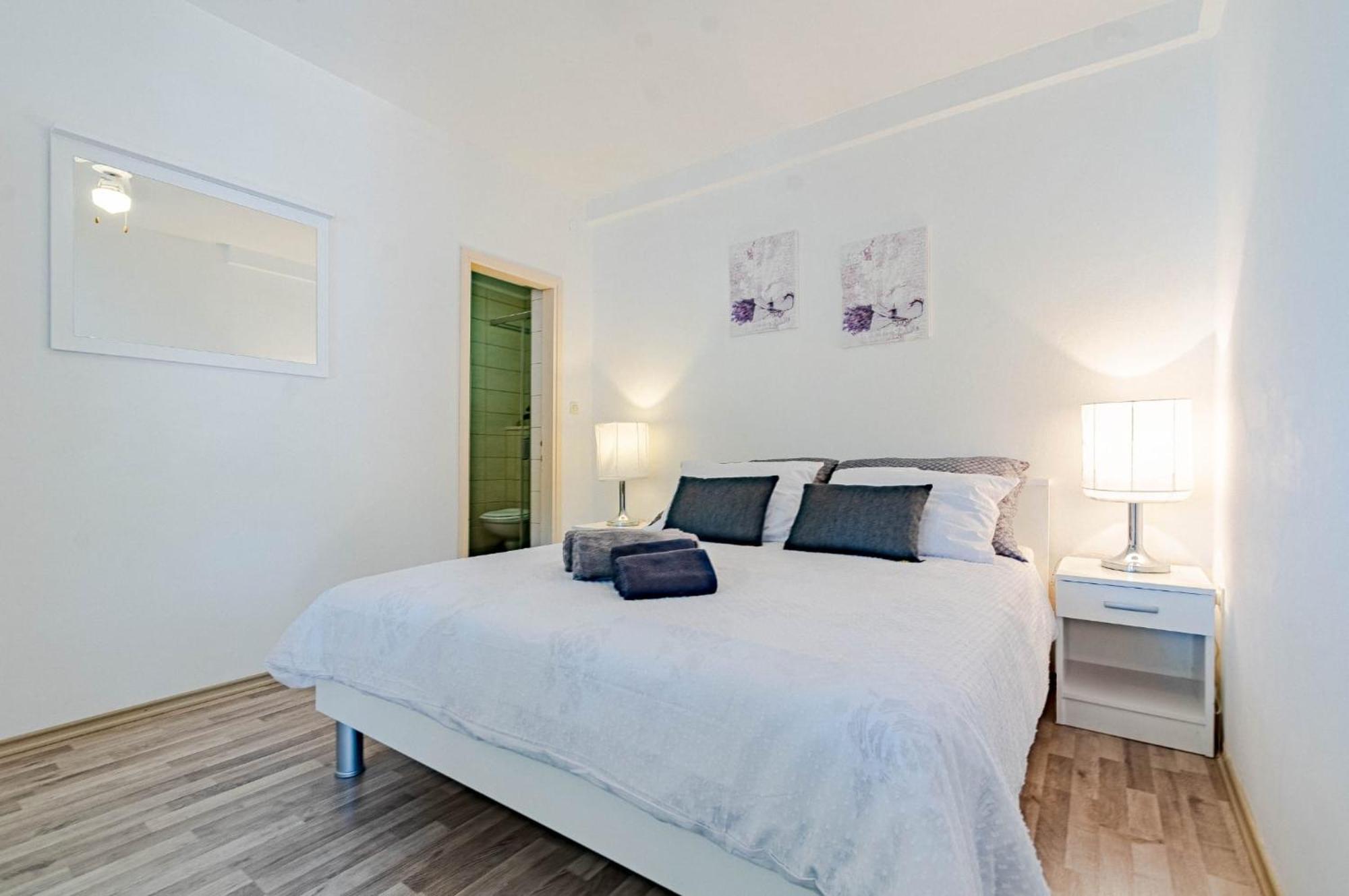 Seaside Apartments With A Swimming Pool Tri Zala, Korcula - 558 Zrnovo ภายนอก รูปภาพ